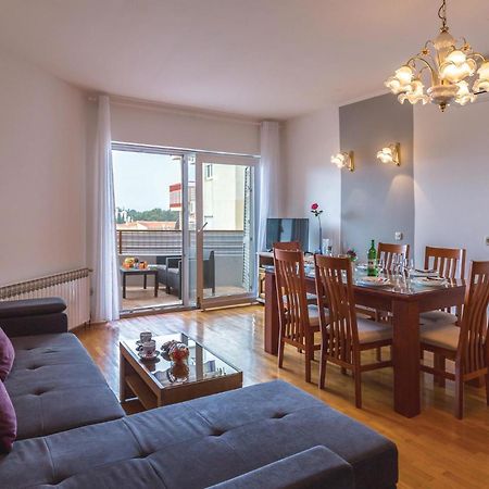 Stunning Apartment In Makarska With Kitchen Kültér fotó