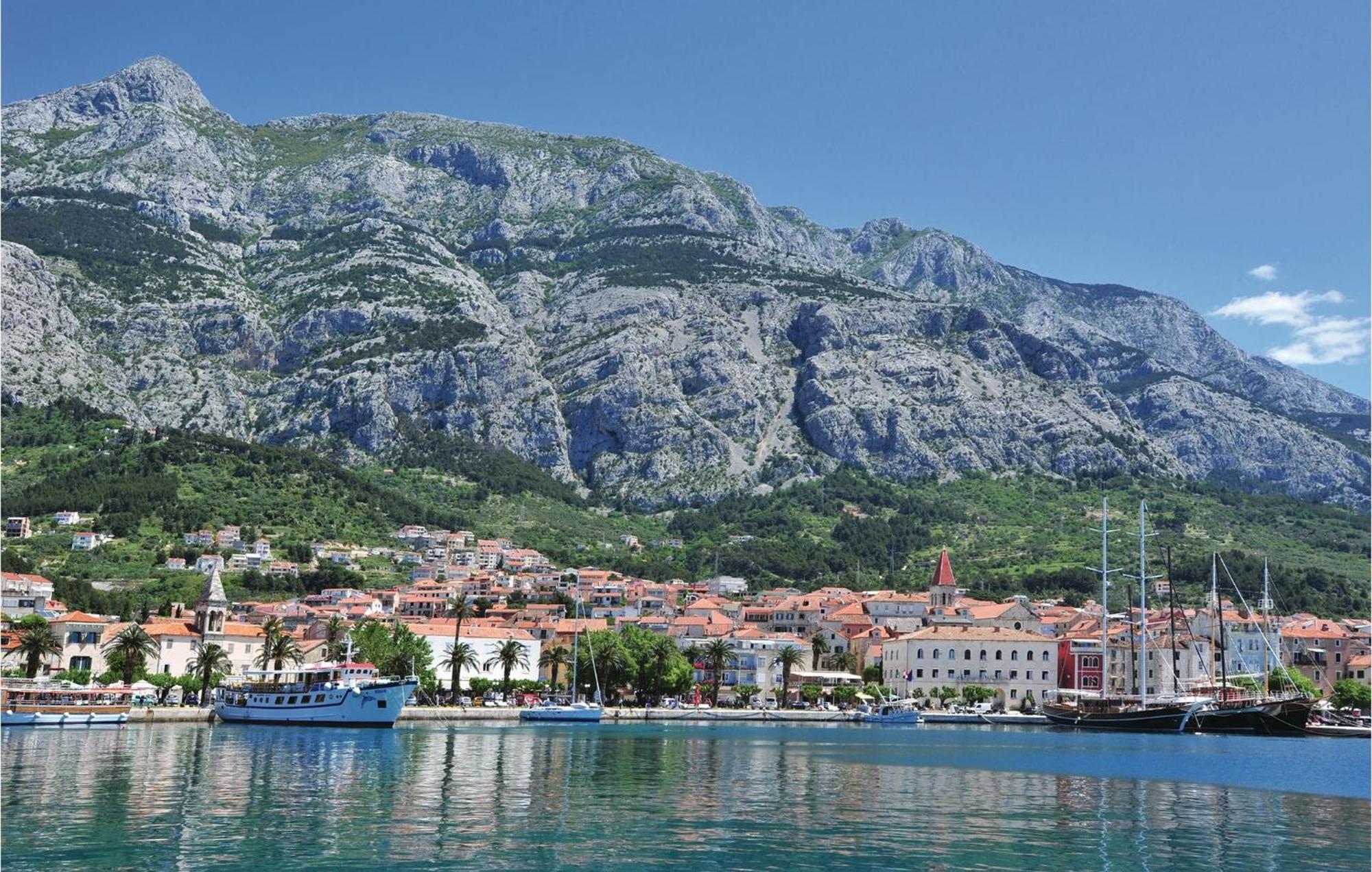 Stunning Apartment In Makarska With Kitchen Kültér fotó